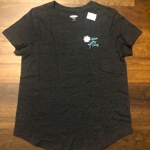 Old Navy Daisy Tee 🌼